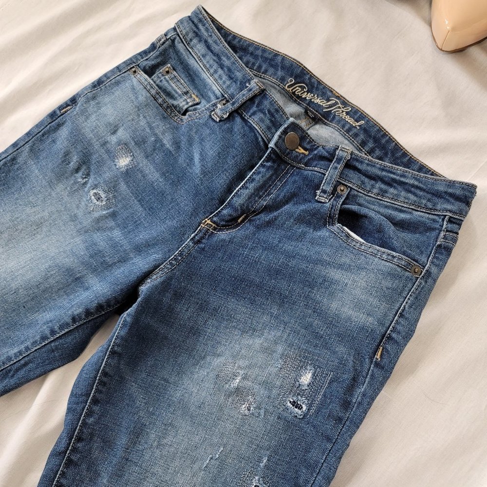 Universal Thread - Size 4/27R - Capri Jeans